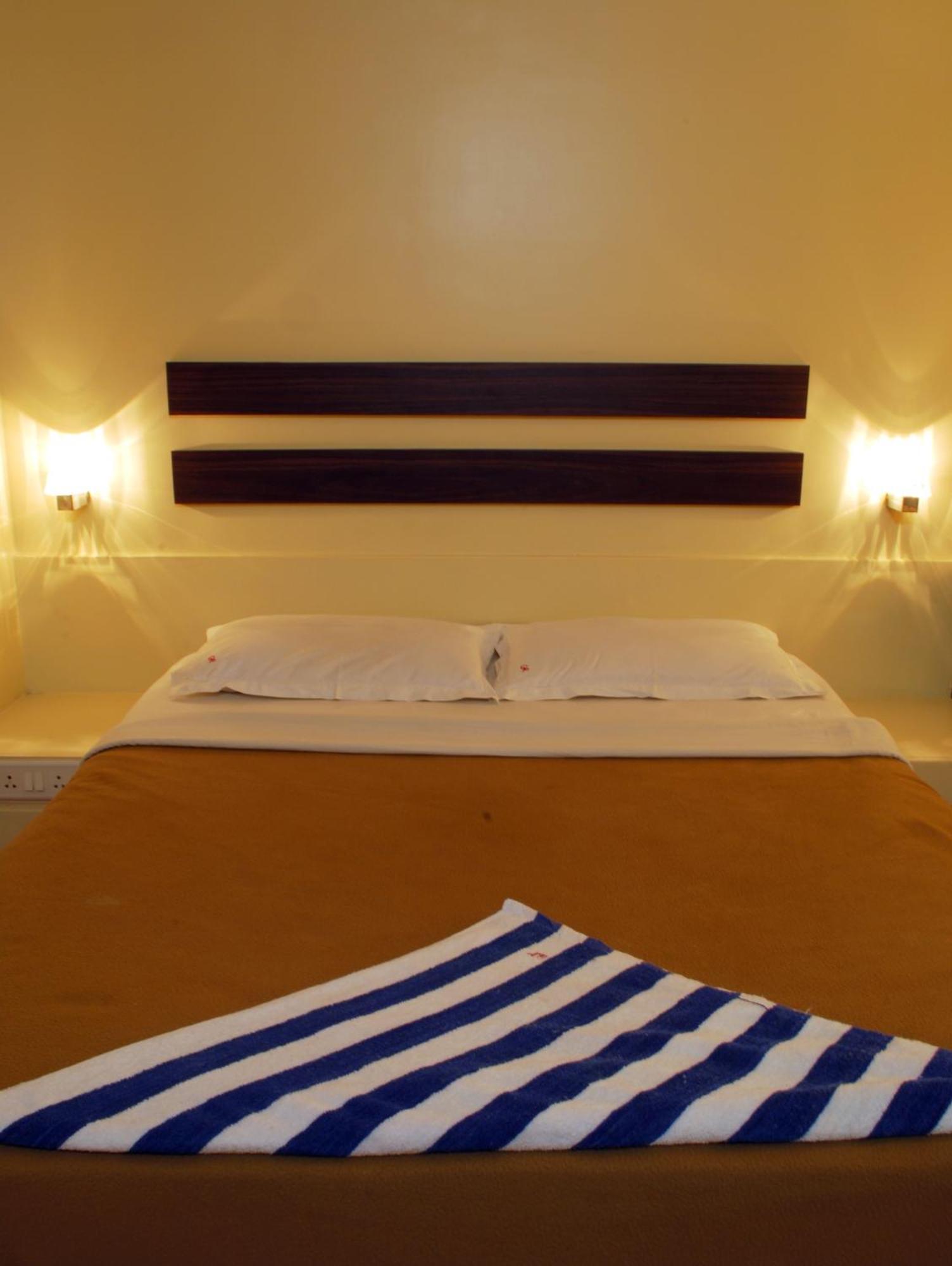 Hotel Golden Palace Pvt Ltd مومباي المظهر الخارجي الصورة