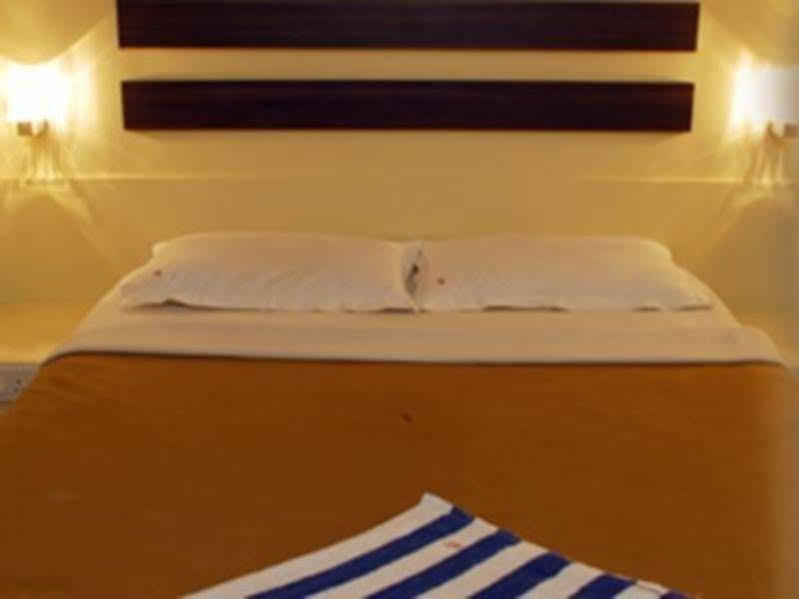 Hotel Golden Palace Pvt Ltd مومباي المظهر الخارجي الصورة